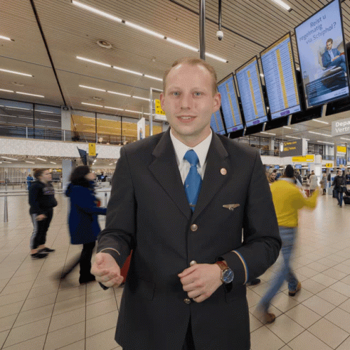 Man in Suit and Tie With Reis U Sign