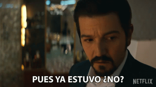 Man in Suit Says Pues Ya Estuvo No