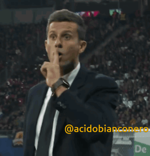 Man in Suit Thumbs Up Crowd @acidobianconero
