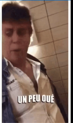 Man In Sunglasses And White Shirt Un Peu Que GIF