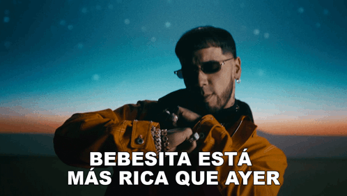 Man in Sunglasses and Yellow Jacket Bebesita Está Más Rica Que Ayer