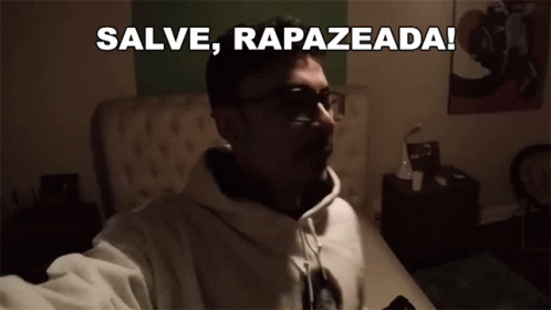 Man in White Hoodie Says Salve Rapazeada