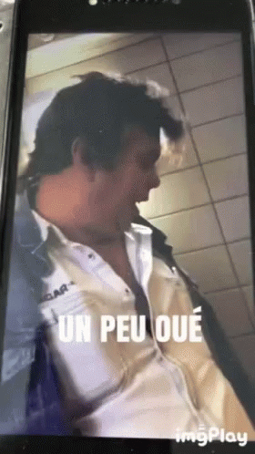 Man In White Shirt Un Peu Que GIF