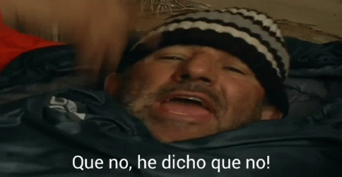 Man Laying In Sleeping Bag que no he dicho que no