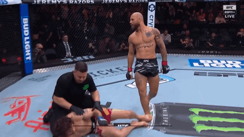 Man Saying The Cyclone With Hand GIF