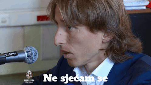 Man Speaking Into Microphone Ne Sjecam Se GIF