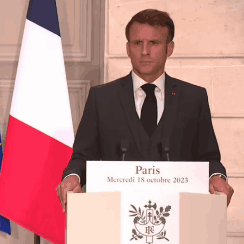Man Suit Tie Podium Paris Mercredi 18 Octobre 2023 GIF