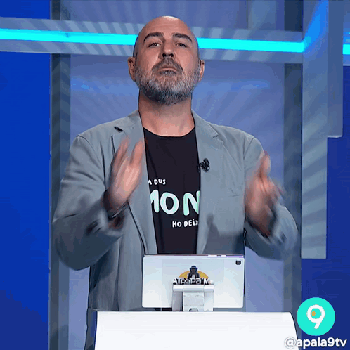 Man Wearing 10 N Ho Deix Shirt