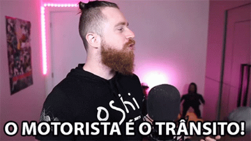 Man with Beard at Microphone Saying O Motorista