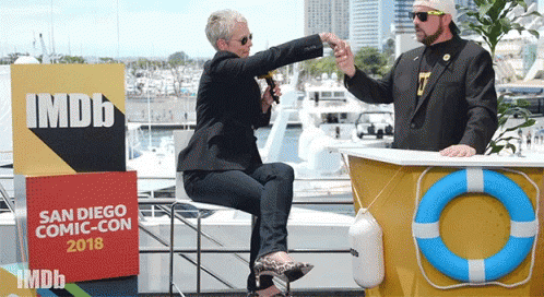 Man Woman Handshake San Diego Comic Con 2018 GIF