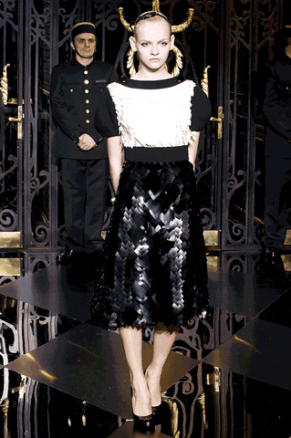 Marc Jacobs Fall 2011 GIF