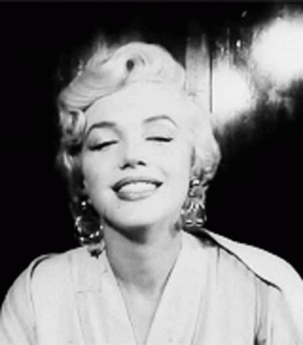 Marilyn Monroe 438 X 498 Gif GIF