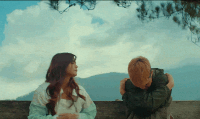 Maris Racal And Elijah Canlas Comfort Hugs GIF