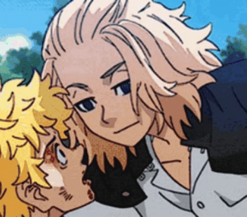 Mikey Whisphering To Takemichi Hanagaki GIF