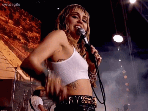 Miley Cyrus Sexy Hot Singing GIF
