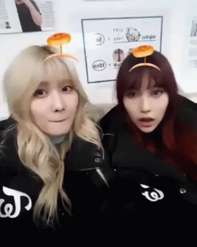 Minalocks Mina Twice Momo GIF