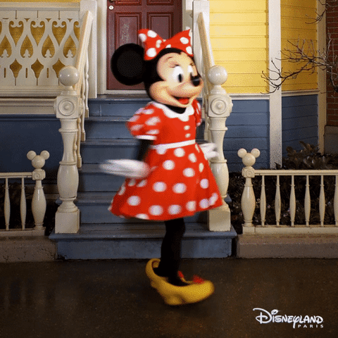 Minnie Mouse Dancing In Love GIF