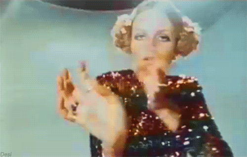 Modelo Twiggy Fancy Hands GIF