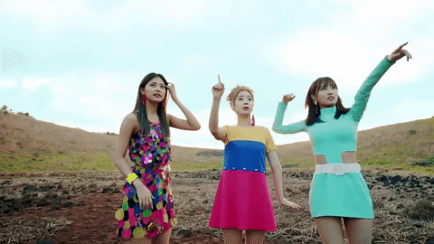 Momo Dahyun Tzuyu Twice Signal GIF