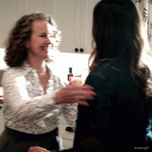 Mother And Daughter Abrazo  GIF