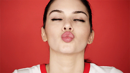 Muah Kendall Jenner Flirting Air Kiss GIF