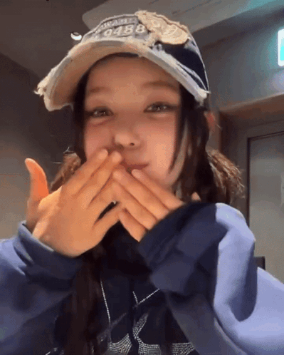 Newjeans Danielle Marsh Blow A Kiss GIF