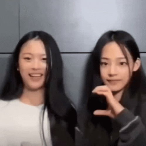 Newjeans Hanni And Minji Heart Pose GIF