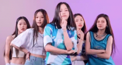 Newjeans Members Move Head Side To Side GIF