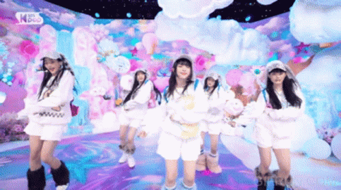 Newjeans Members Singing And Dancing GIF