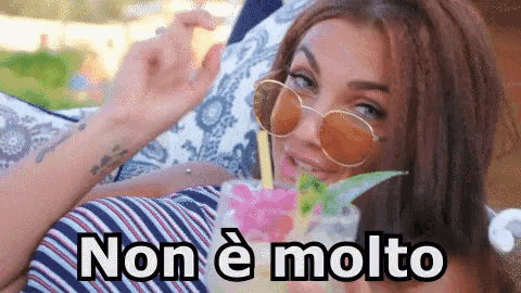 Non È Molto Ma È Un Lavoro Onesto Elettra Lamborghini Lusso Sarcasmo Gif GIF