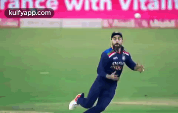 Obj One Handed Catch By Virat Kohli GIF