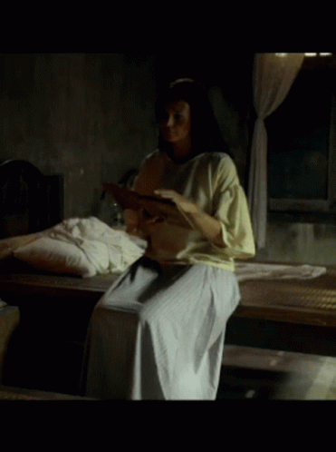 Open Book Iza Calzado Culion GIF