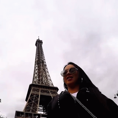 Paris Kiss Picture GIF