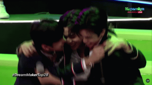 People Hugging #dreammakertop28