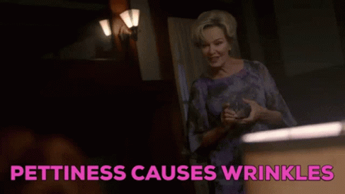 Pettines Causes Wrinkle Petty GIF