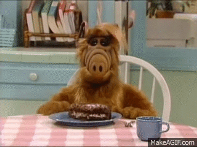 pig-mascot-wants-yummy-cake-t0airu24m4ws