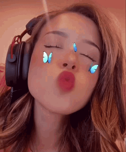 Poki Kiss Gif GIF