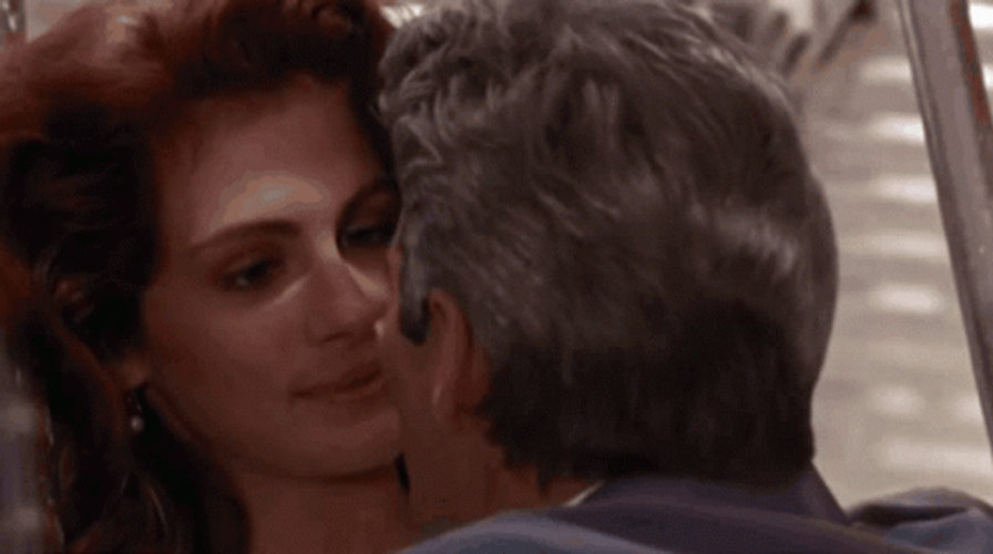Pretty Woman Julia Roberts Richard Gere Kiss GIF