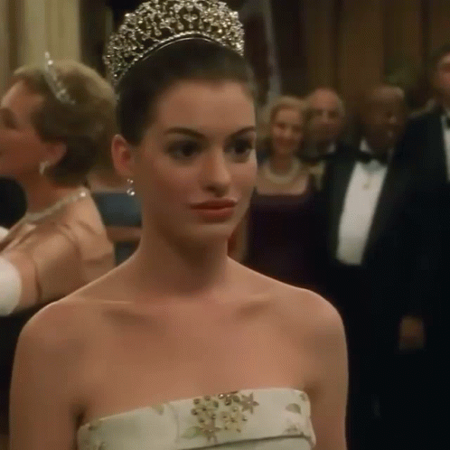 Princess Diaries Mia Thermopolis Bowing GIF