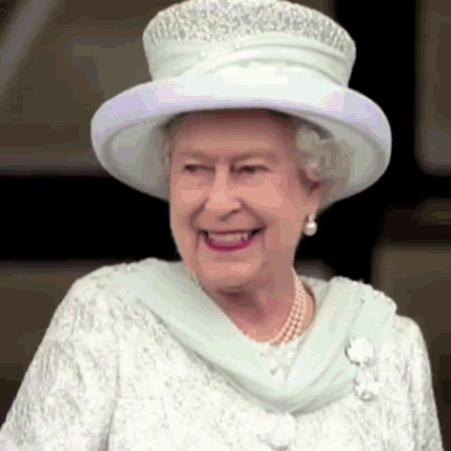 Queen Elizabeth Waving Smiling Hello Hi GIF