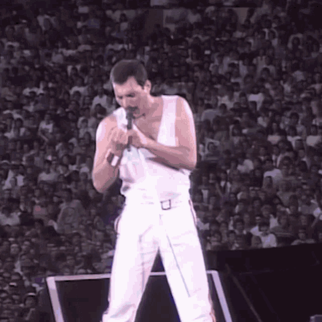 Queen Freddie Mercury Singing Live Show Vocals GIF
