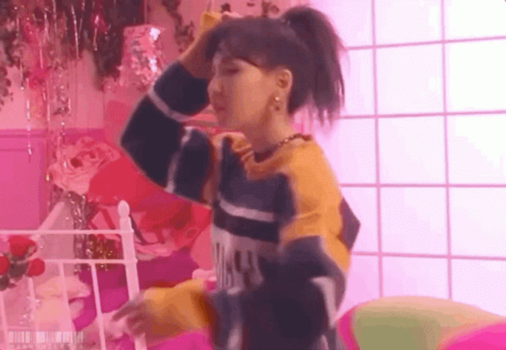 Red Velvet Head Spinning GIF