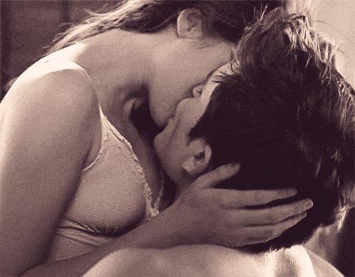 Robert Pattinson Kristen Stewart Love Scene GIF