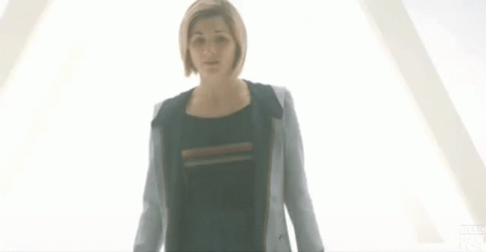Sad Goodbye Kiss Leaving Jodie Whittaker Doctor Who GIF
