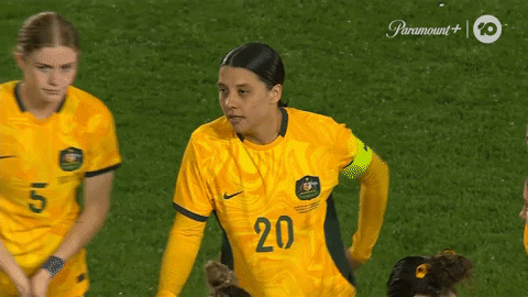 Sam Kerr Ponder Gathers Teammates Plan GIF