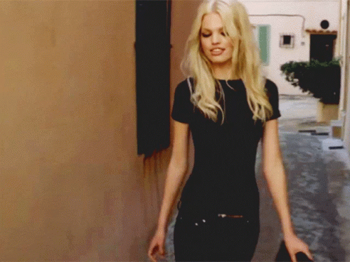 Daphne Groeneveld Sassy Walking GIF