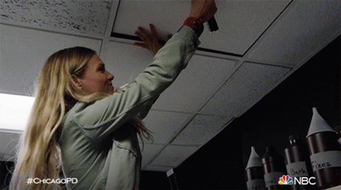 Searching Hailey Upton Gif - Searching Hailey Upton Kim Burgess Gifs GIF