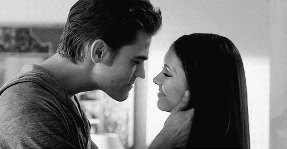 Sexy Couple Damon And Elena Kissing GIF 962 500 GIFDB
