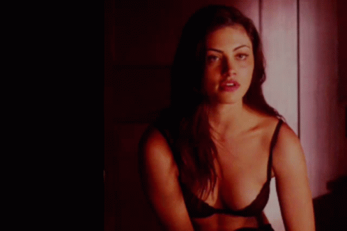 Sexy Phoebe Tonkin GIF