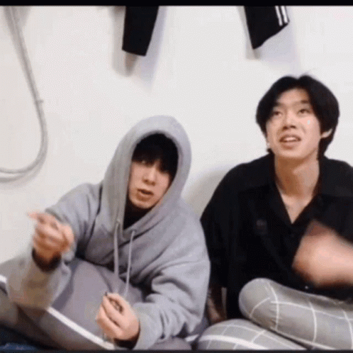 Smile And Wave Boys 498 X 498 Gif GIF